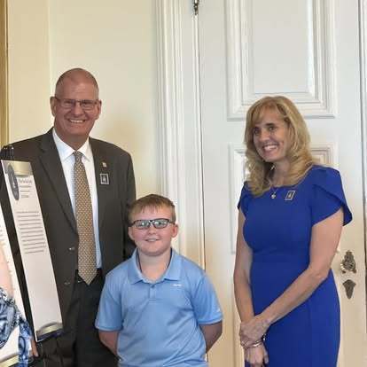 Jett with Mayor Schlosnagle