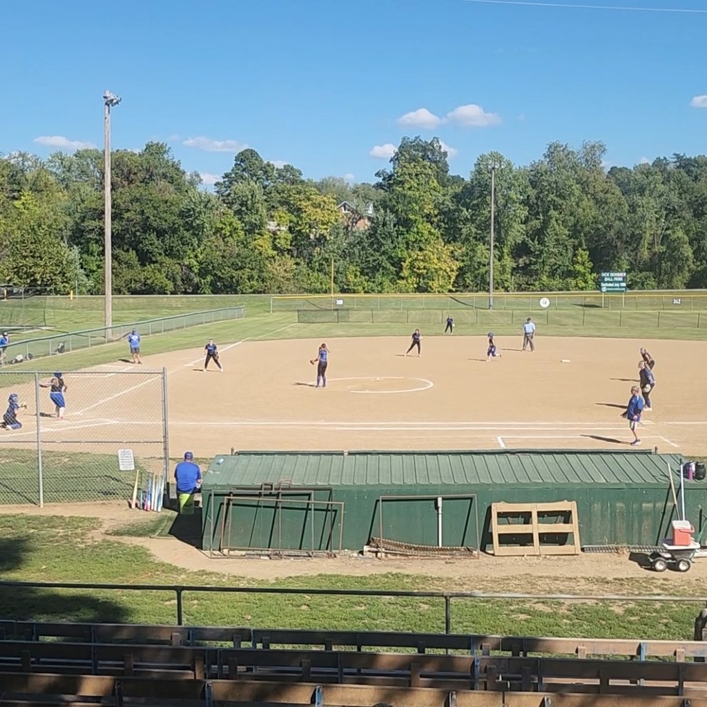 Varsity Softball Final, Hermann 9, Mark Twain 2