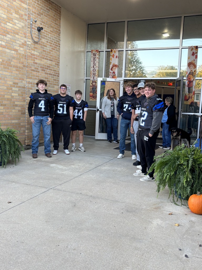 Football players greeting the Elementary students the morning of homecoming