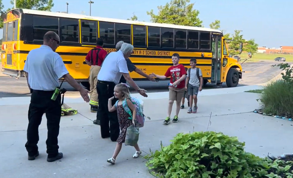OES Kids Greeted by First Responders