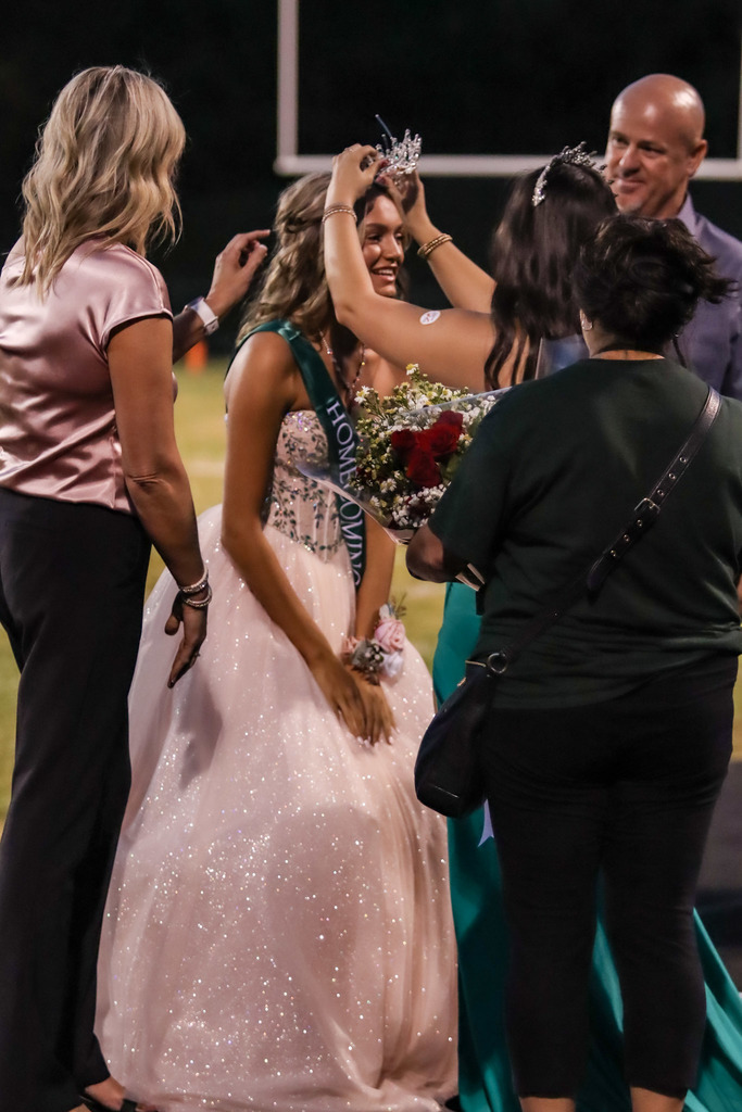 Crowning Averie Zinn