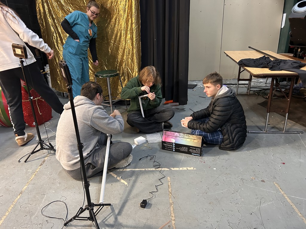 Genesee high school yearbook setting up holiday mini sessions