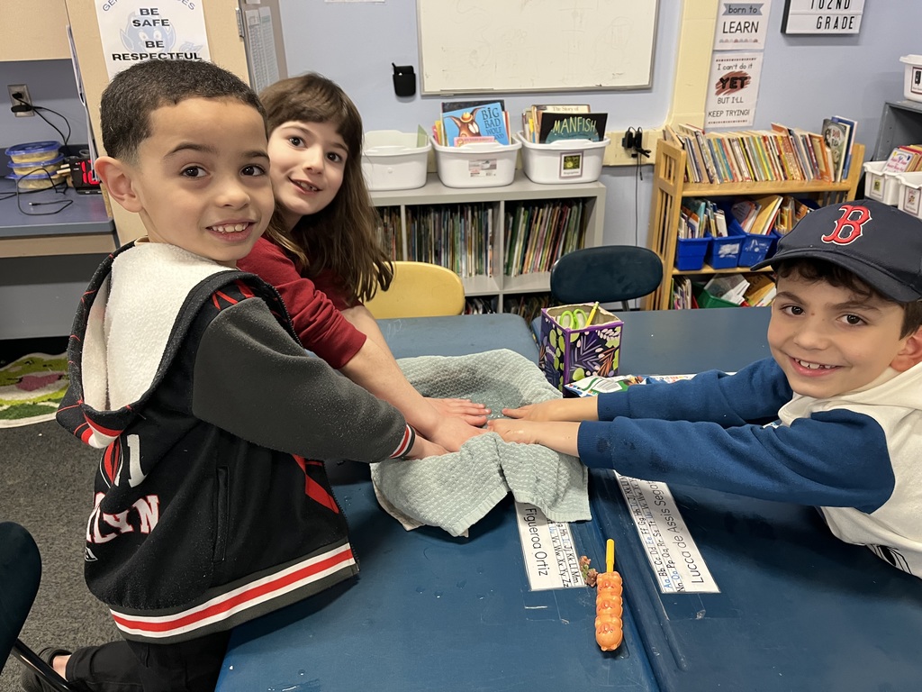 2nd Graders Making Paper