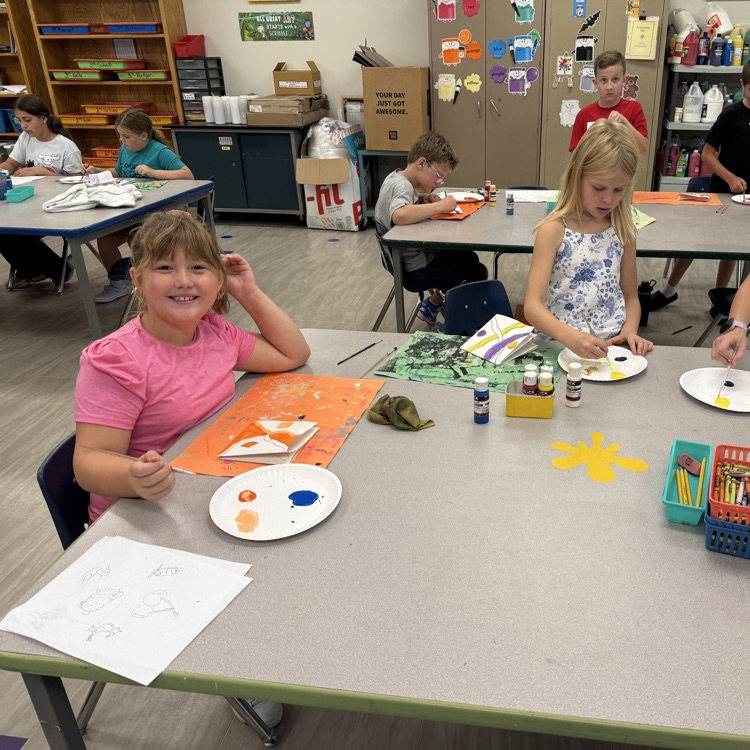 Southwest's 4th grade artists are learning all about monochromatic and complementary colors! They put their color knowledge into practice by creating some colorful paintings in art class. We love seeing their creativity shine!