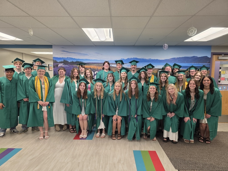Class of 2026 participates in Geneso’s first-ever Senior Walk
