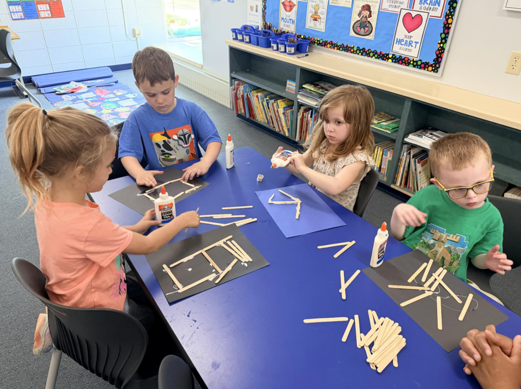 Students in 4k building their houses 4