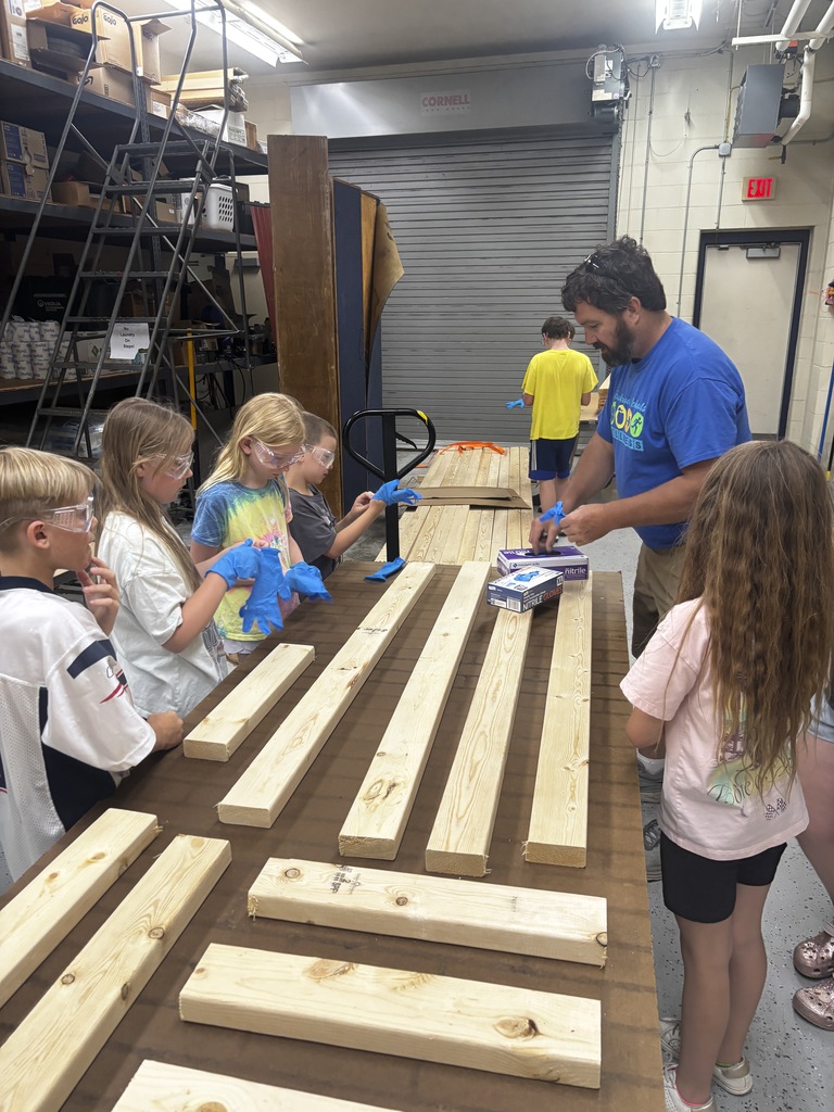 Students buildling benches 1
