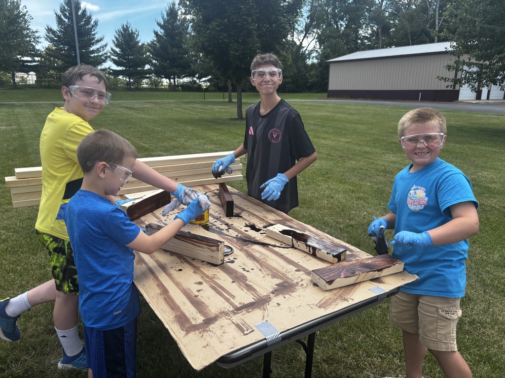 Students building benches 3