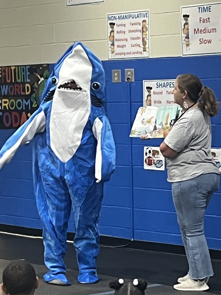 Clark the Shark reading to Second Grade