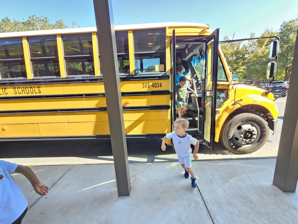 students exiting bus