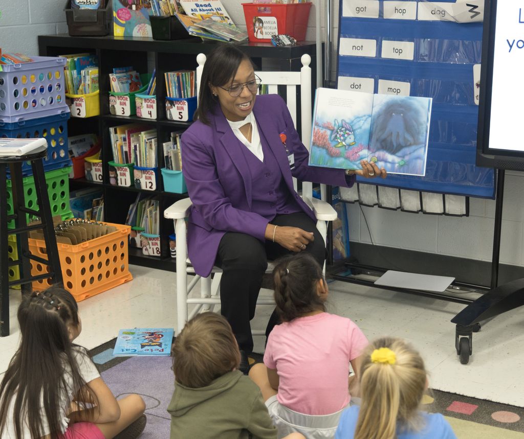 #GCSDReads at Maryville Elementary