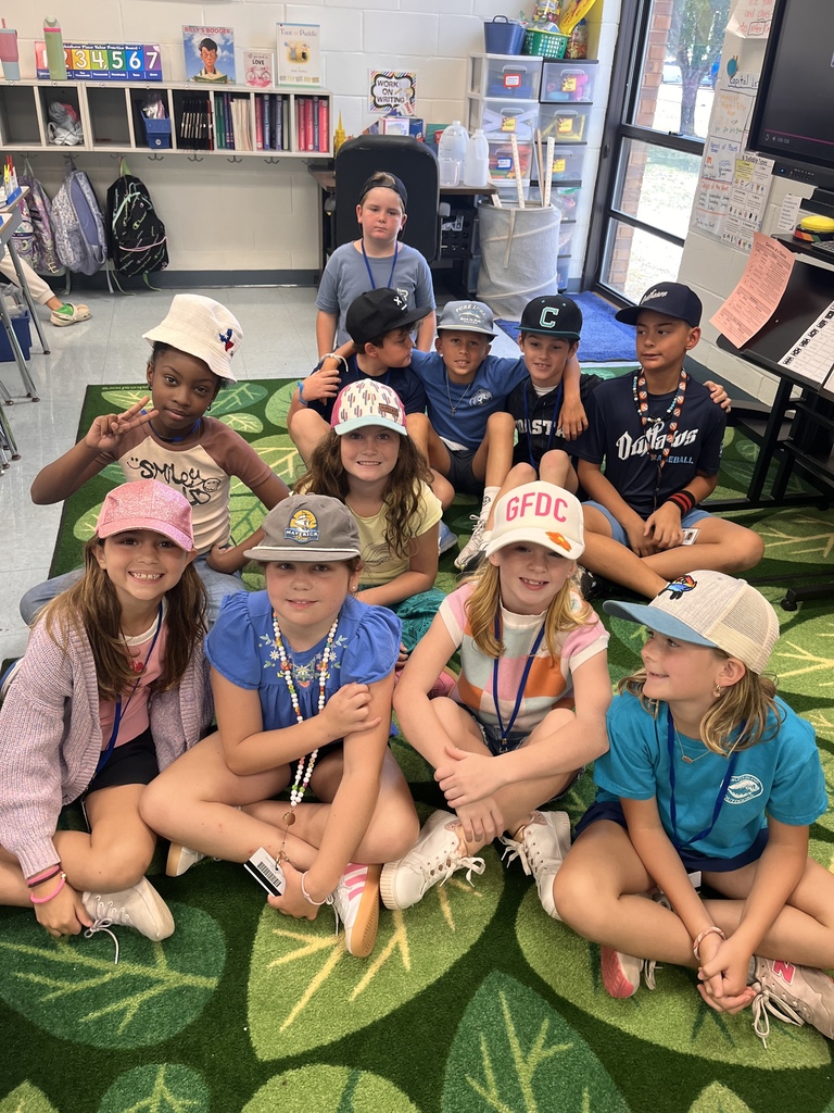 Students sitting on the rug in the classroom. 