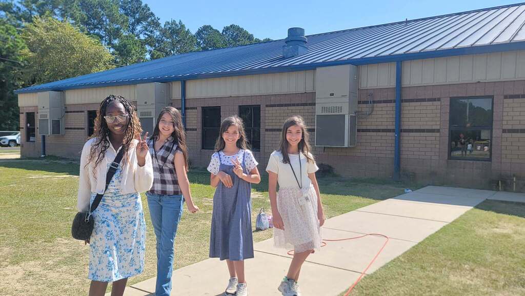 📸💙 BIG BLUE PUT IT ON FOR PICTURE DAY! 💙📸 Last Friday, our Bulldogs showed up and showed OUT for school pictures! 😍 Everyone looked so nice, and we loved seeing our students and staff looking their best. BIG BLUE was definitely giving! 🐾💙
