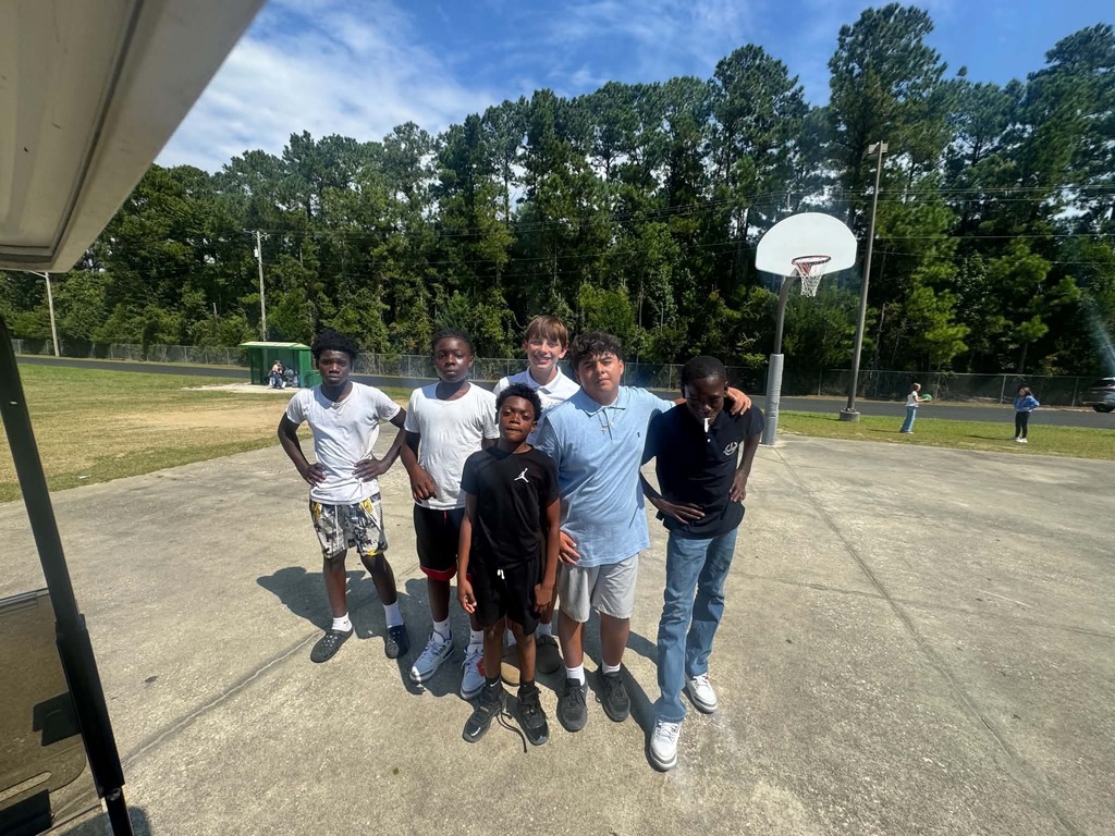 📸💙 BIG BLUE PUT IT ON FOR PICTURE DAY! 💙📸 Last Friday, our Bulldogs showed up and showed OUT for school pictures! 😍 Everyone looked so nice, and we loved seeing our students and staff looking their best. BIG BLUE was definitely giving! 🐾💙