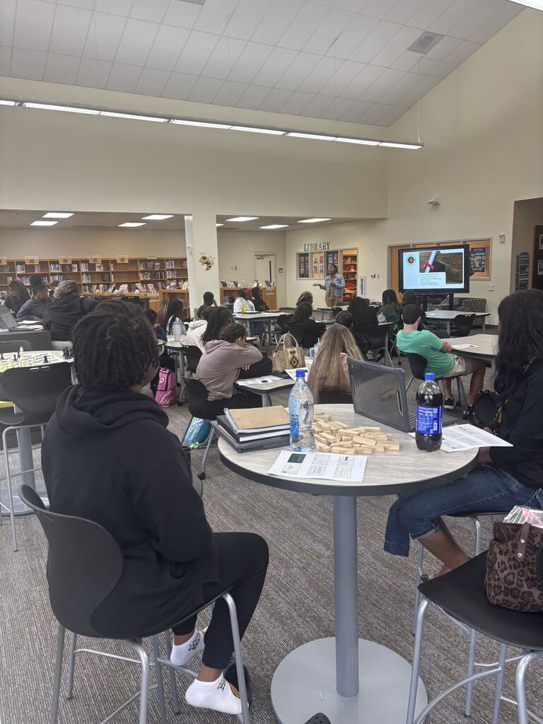 Studnets listening to FAFSA presentation