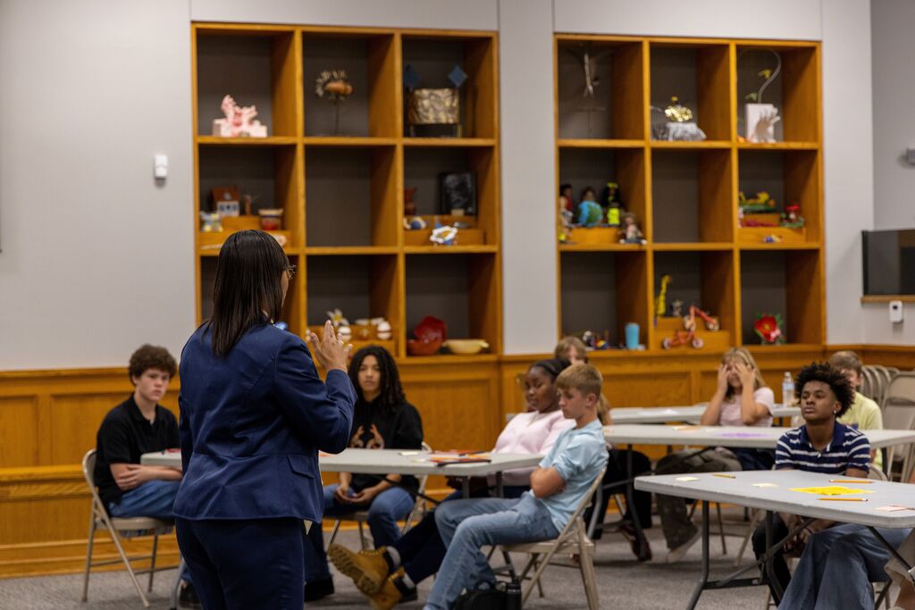 Dr. Giles speaks with the Superintendent's Student Advisory Council