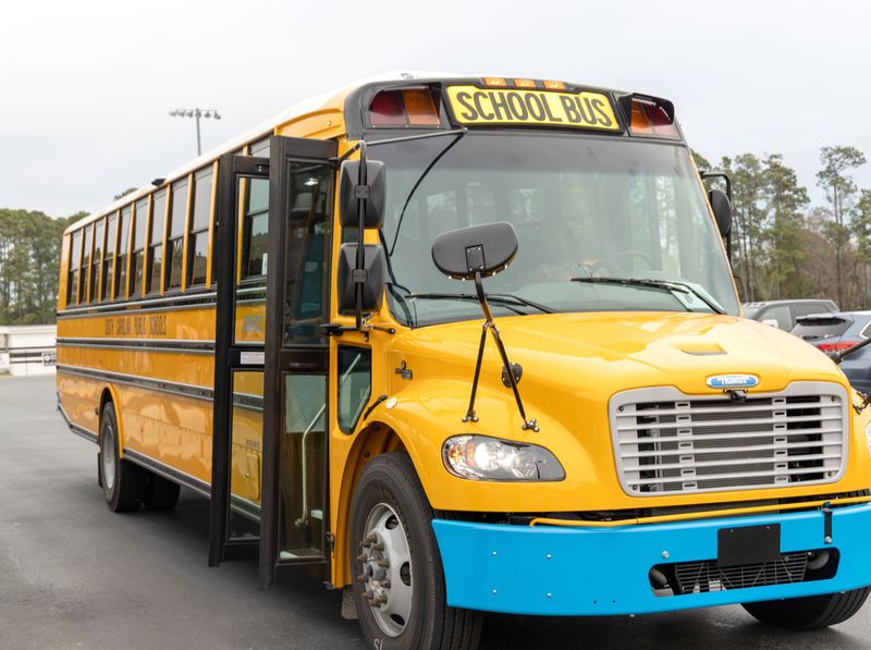 Electric bus with blue fender