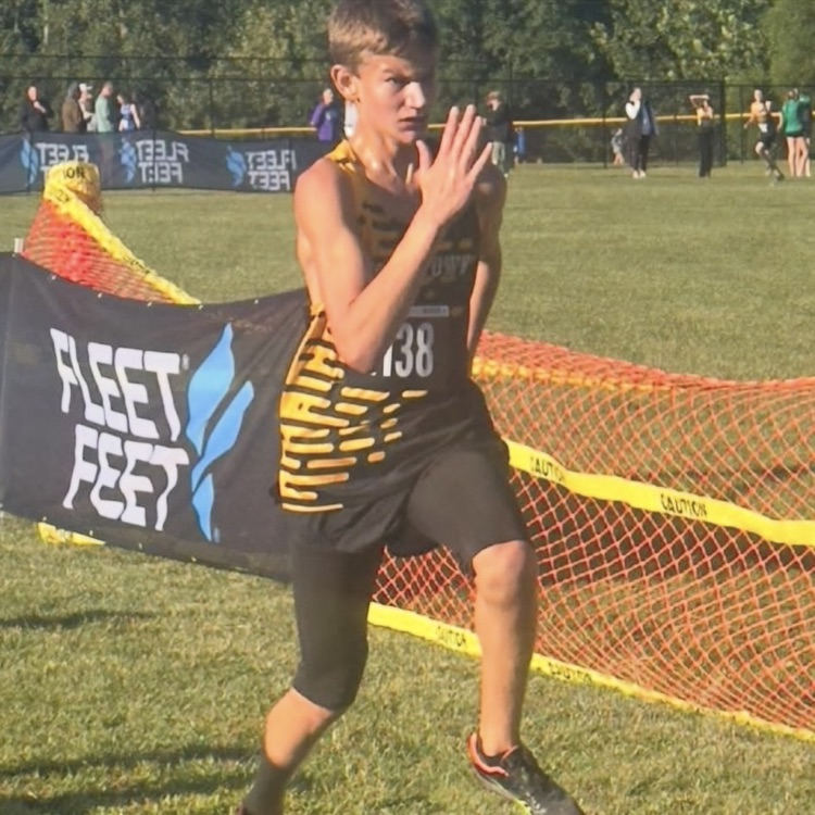 High school varsity XC woke up early this morning to compete in the Loveland Invitational! New personal records today for Amara, Elliott, Wyatt, Avery, Zeb, and Justin! 👟 New season best times for Mason and Hunter!
