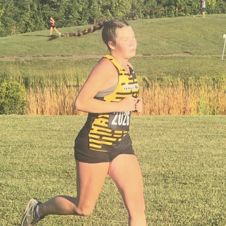 High school varsity XC woke up early this morning to compete in the Loveland Invitational! New personal records today for Amara, Elliott, Wyatt, Avery, Zeb, and Justin! 👟 New season best times for Mason and Hunter!