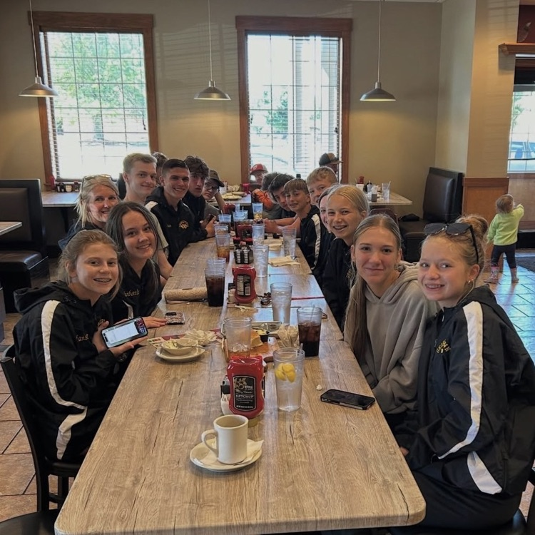 High school varsity XC woke up early this morning to compete in the Loveland Invitational! New personal records today for Amara, Elliott, Wyatt, Avery, Zeb, and Justin! 👟 New season best times for Mason and Hunter!