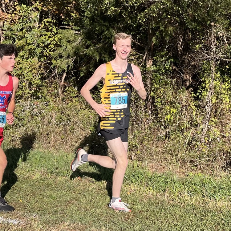 JH & HS cross country woke up early to compete in the SBAAC Championships! ⚫️🟡 Our runners represented Gtown very well this morning!