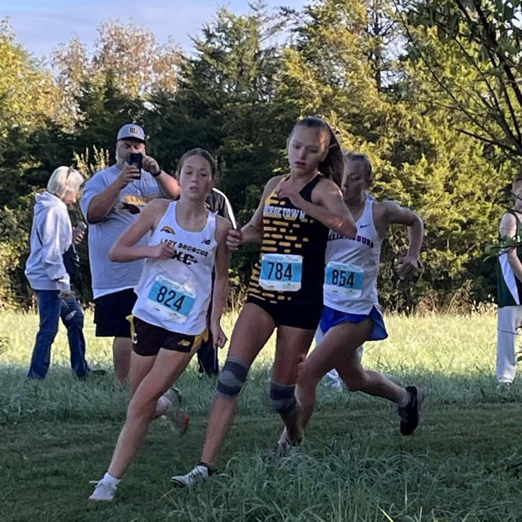 JH & HS cross country woke up early to compete in the SBAAC Championships! ⚫️🟡 Our runners represented Gtown very well this morning!