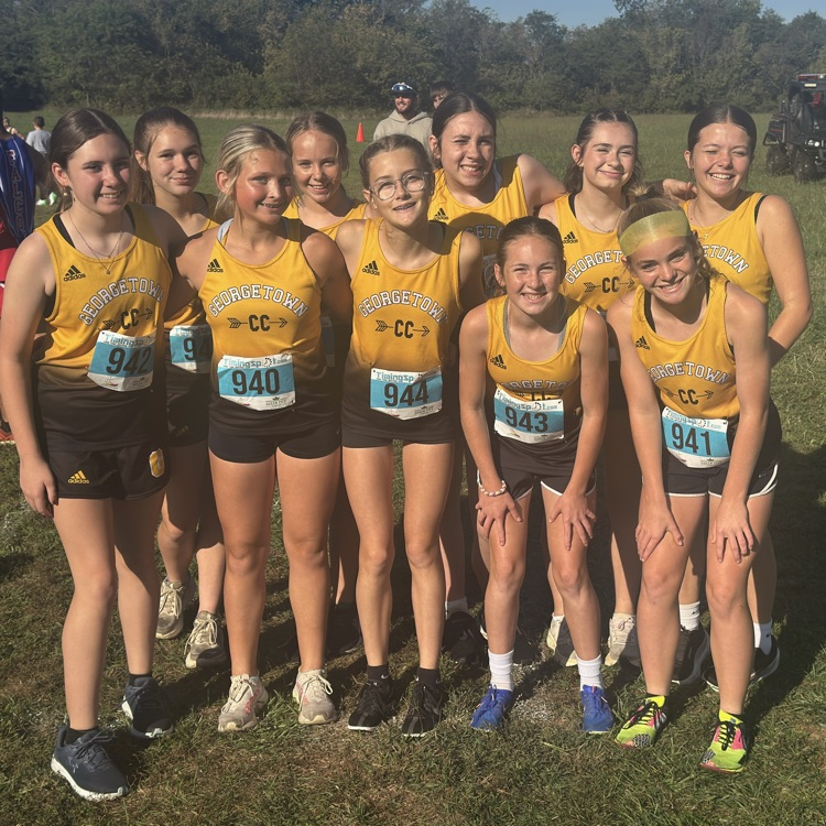 JH & HS cross country woke up early to compete in the SBAAC Championships! ⚫️🟡 Our runners represented Gtown very well this morning!