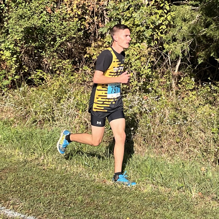 JH & HS cross country woke up early to compete in the SBAAC Championships! ⚫️🟡 Our runners represented Gtown very well this morning!