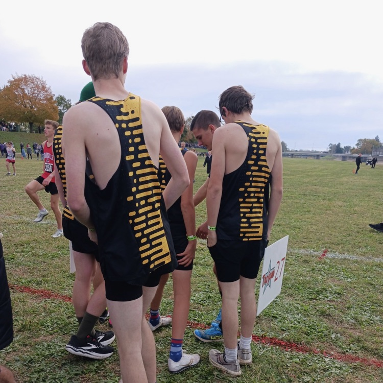 Outstanding job at Regionals!🏅 We’re so proud of our qualifying cross country athletes for an amazing showing at the OHSAA Regional Meet! ⚫️🟡 It takes tremendous dedication, hard work, and heart to compete at this level. 🌟 Way to go! 