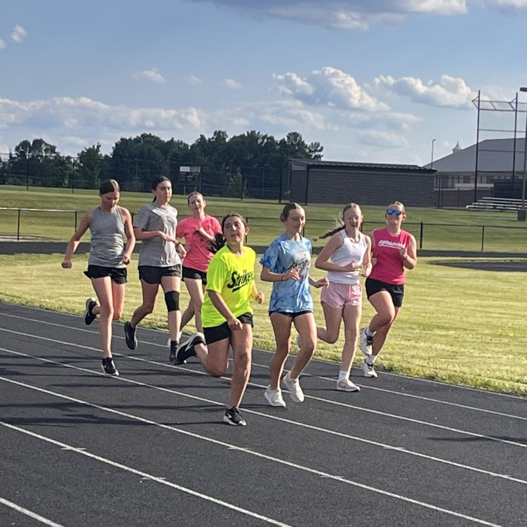 Night 2 of Running Camp featured a run on the Vern Hawkins Cross Country Trail, discussions on proper running form and the importance of strength training, and a true cross country workout led by Makayla Florence! 
