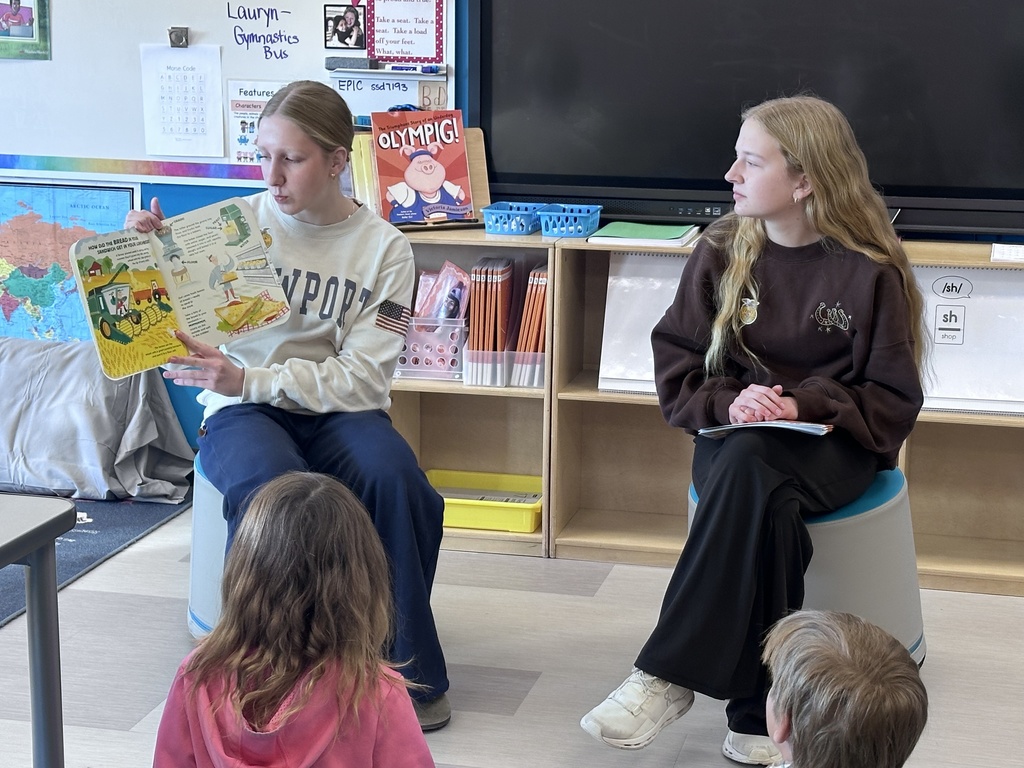 FFA students reading to students