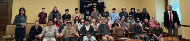 8th graders with lawmakers