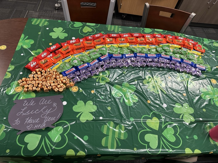 green and gold lunch