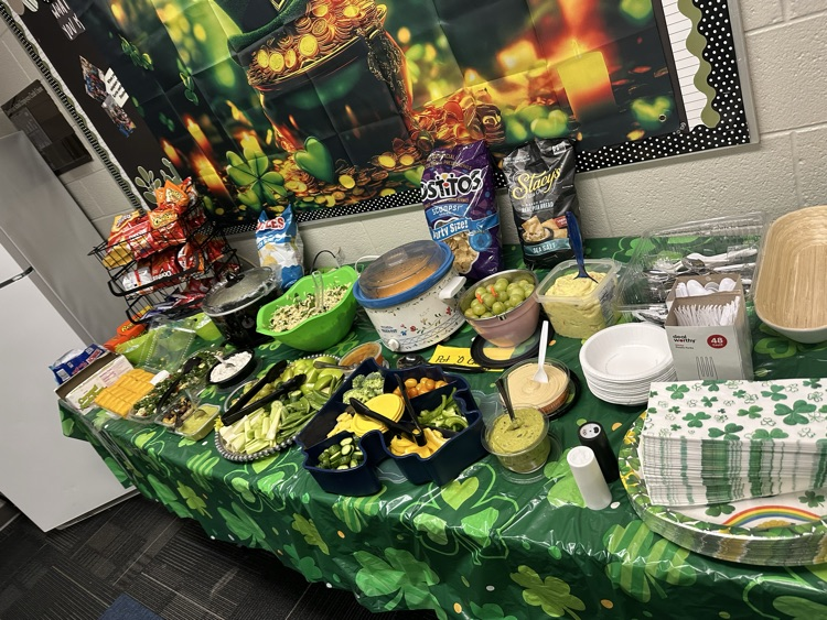 green and gold lunch