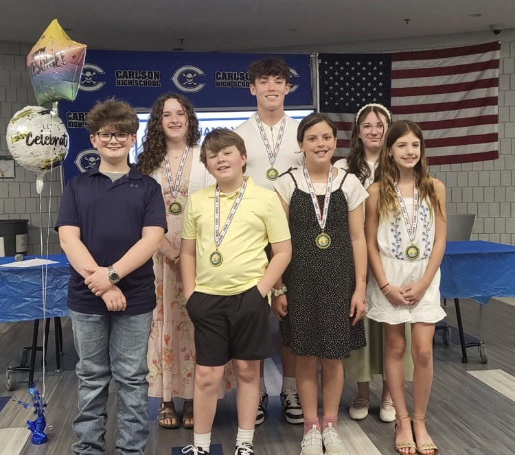 picture of 7 students who won Citizenship award
