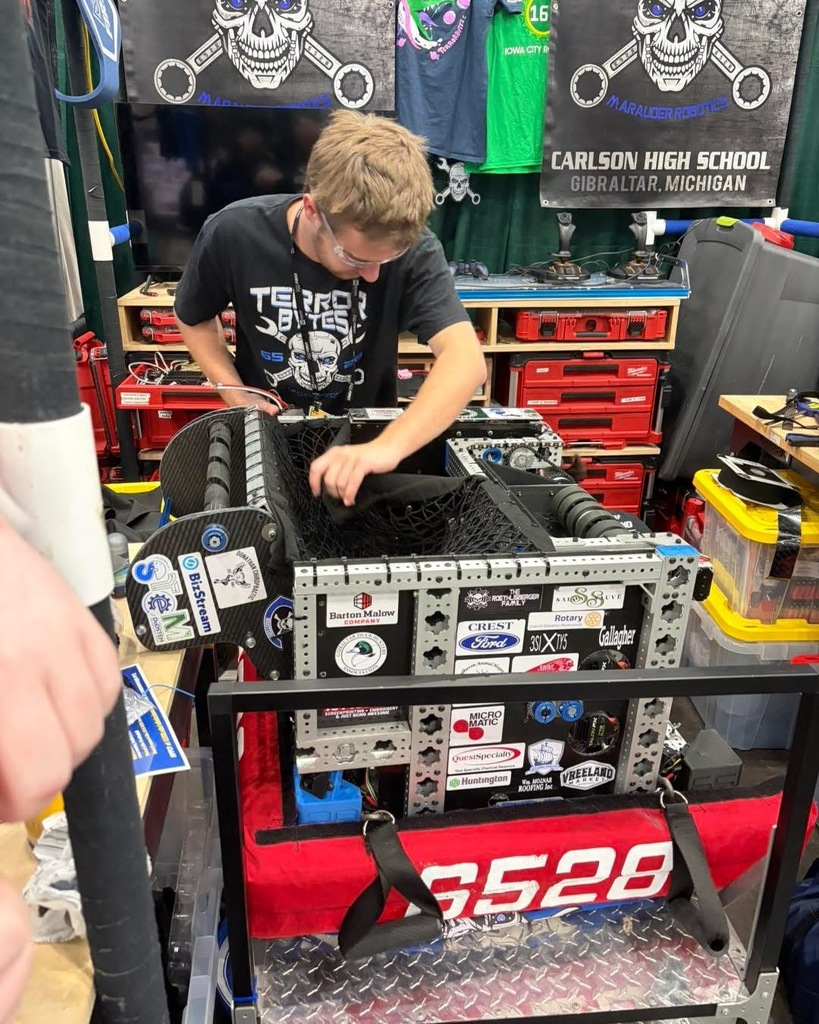 1 student working on the 6528 robot