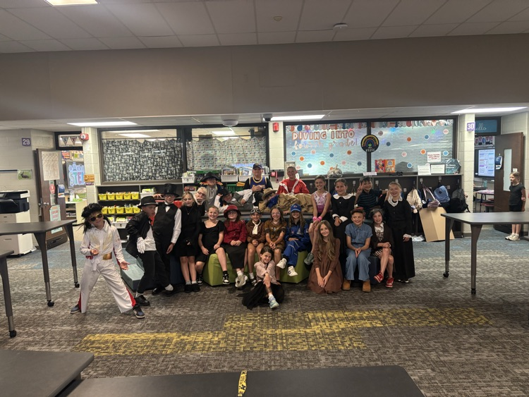 Image of fourth grade students dress for wax museum project