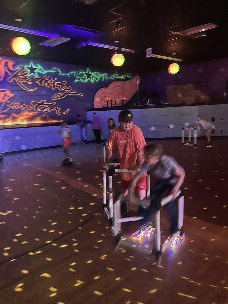 Image of elementary students at skating celebration