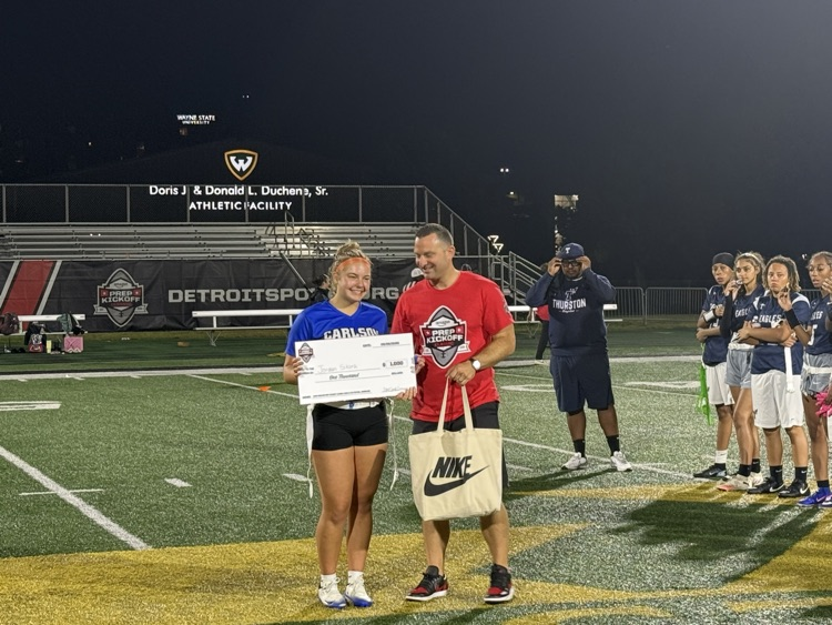 student winning $1000 check from Amazon