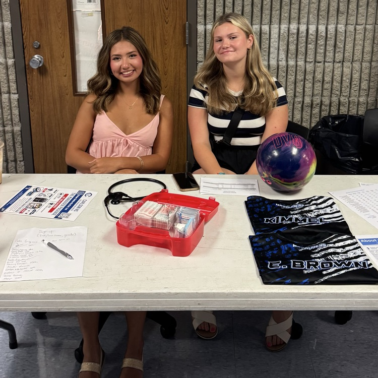 students working a sign up table