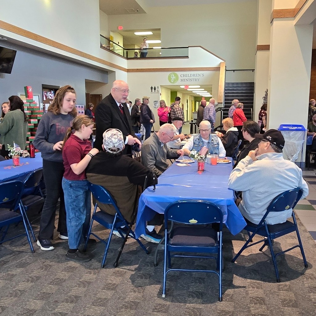 Our veterans enjoyed breakfast in the cafe. 