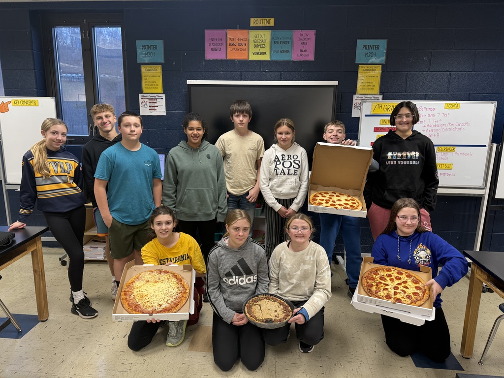 students holding pizzas for pizza party