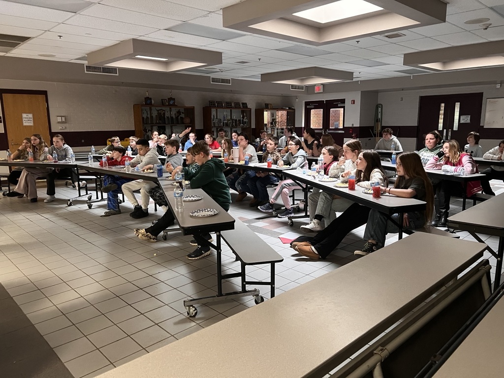 students eating snacks