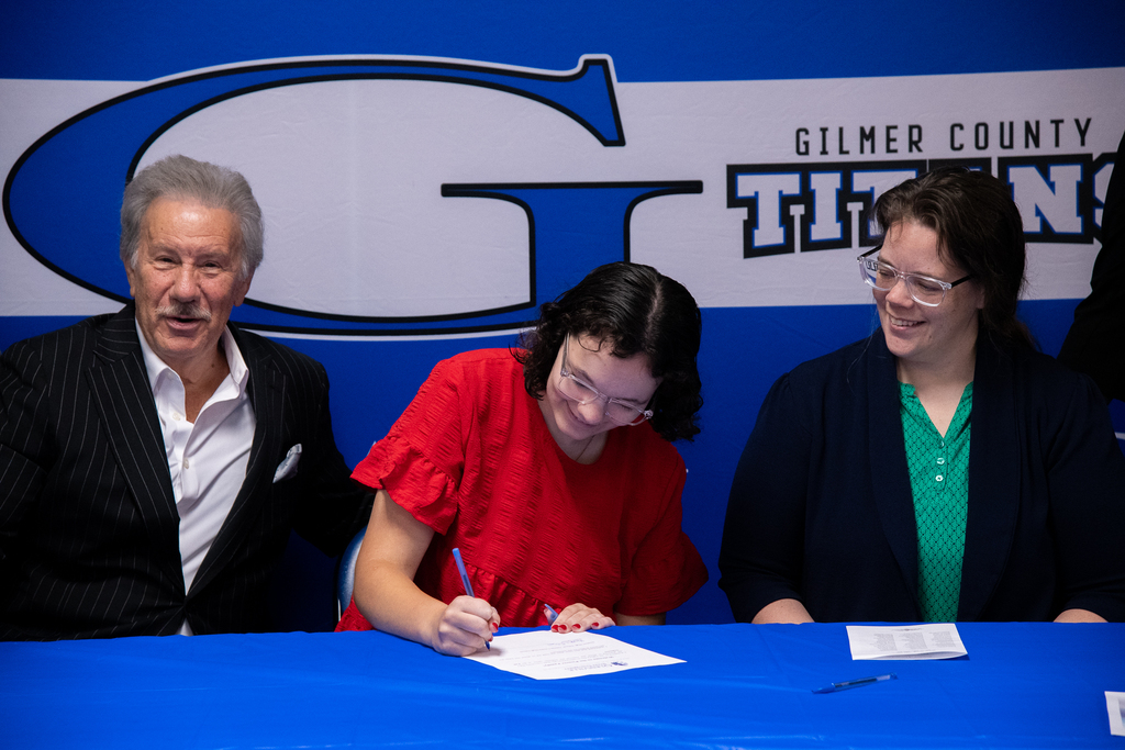 kendrafox signing 