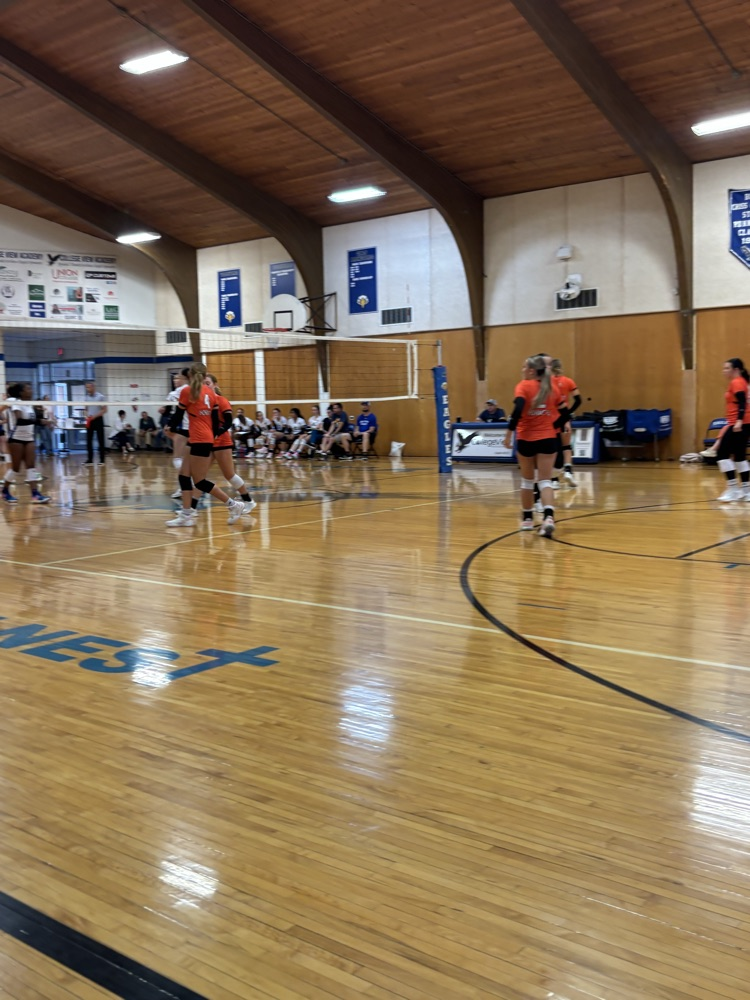 Hornets lead in the 3rd set 15-9