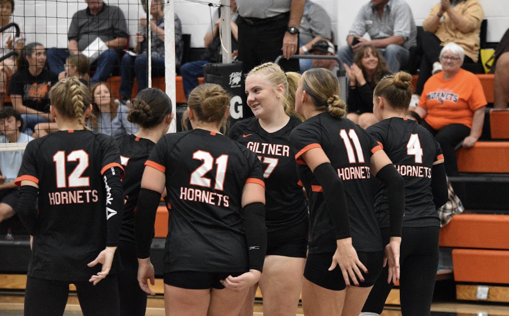 hornet vball team huddle