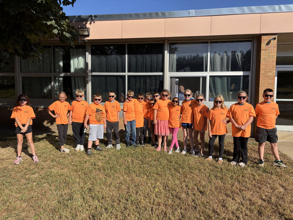 Mrs. Anderson's 3rd Grade Class sporting their new t-shirts!