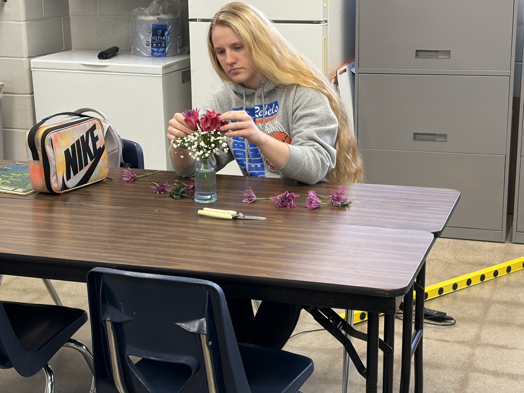 making a vase arrangement
