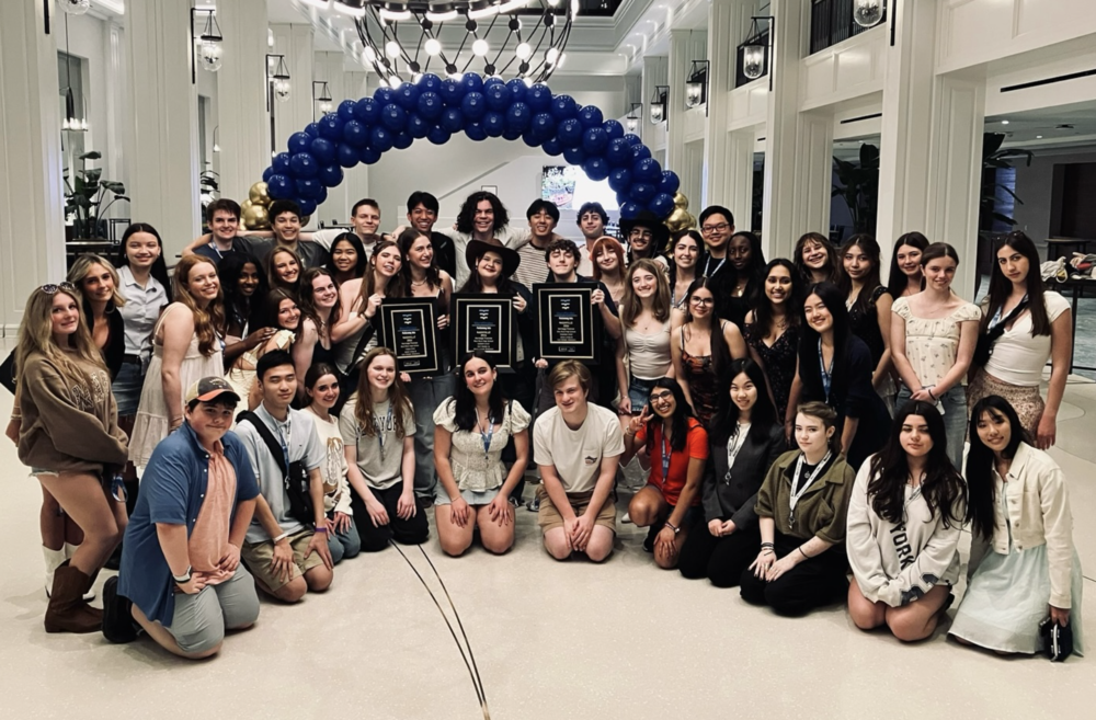 choir members in Nashville under balloon arch