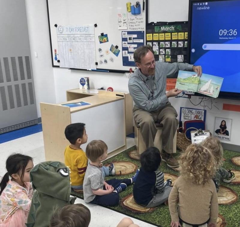 Greg Van Nest reading to ECP students